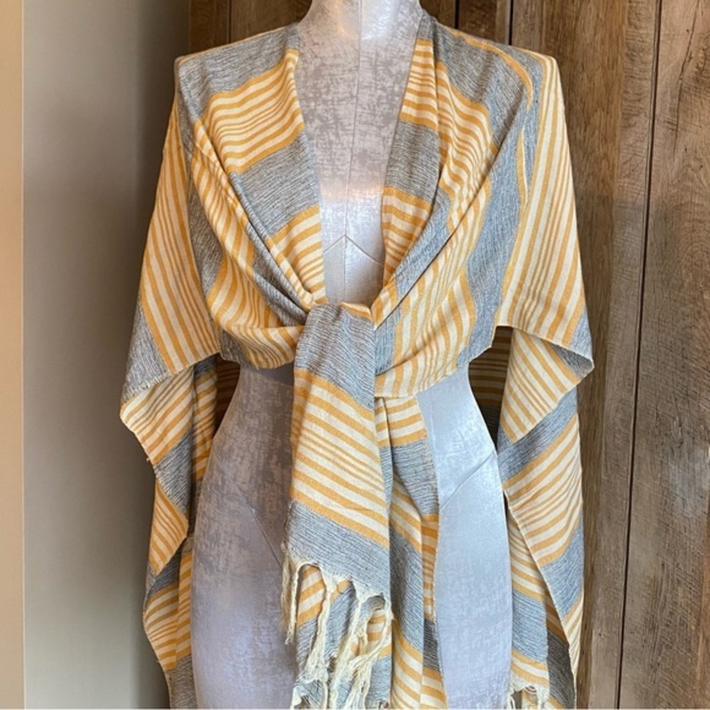 Ecoté‎ Urban Outfitters Shawl